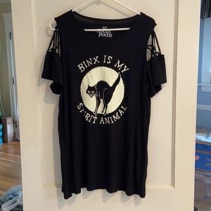 NWOT Torrid Hocus Pocus shirt